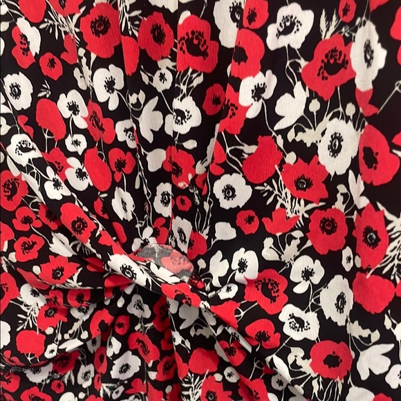 Jones New York Women's Red Floral Topp - Picture 4 of 12